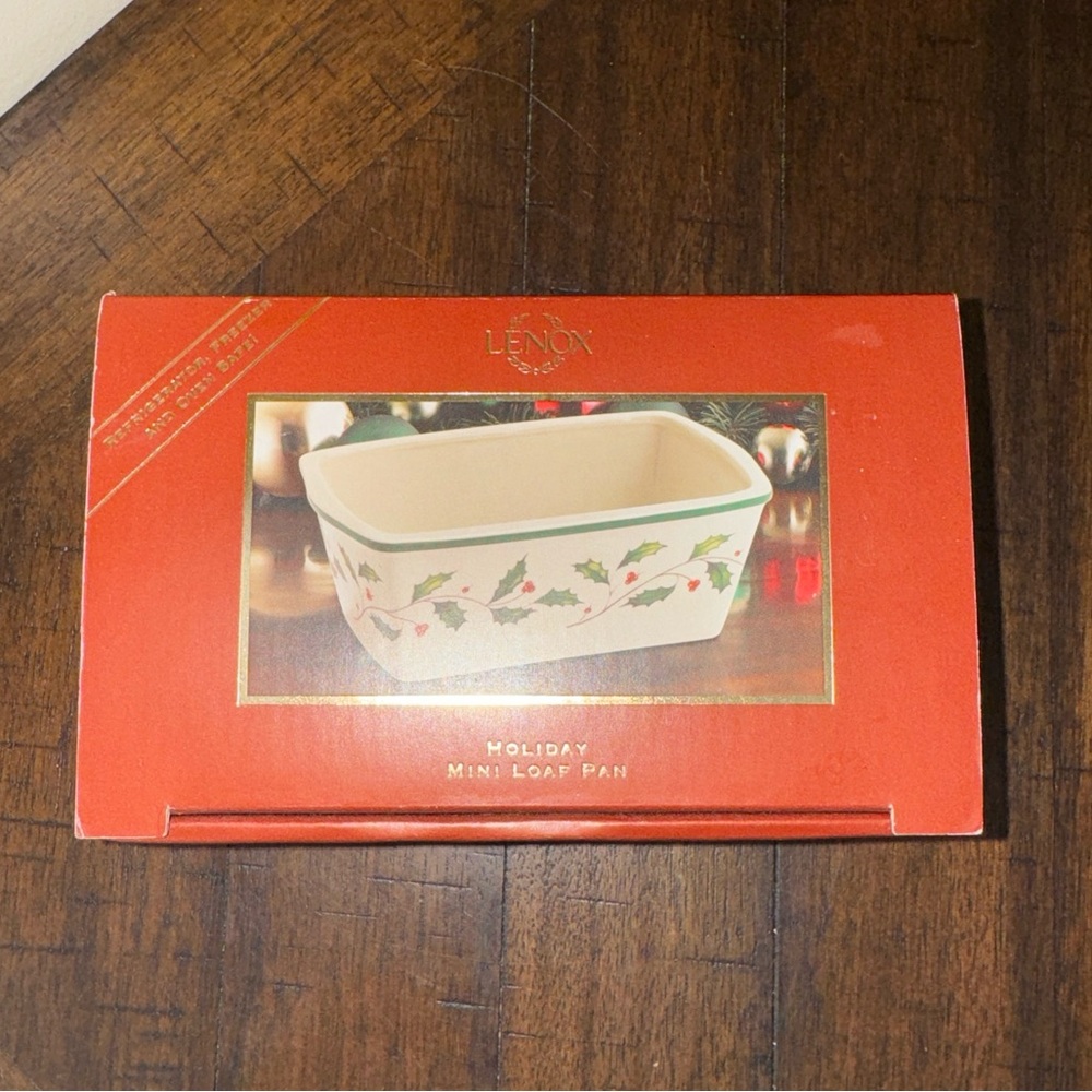Lenox Holiday‎ Carved Mini Loaf Pan Oven Safe Holly & Berry Motif Porcelain New